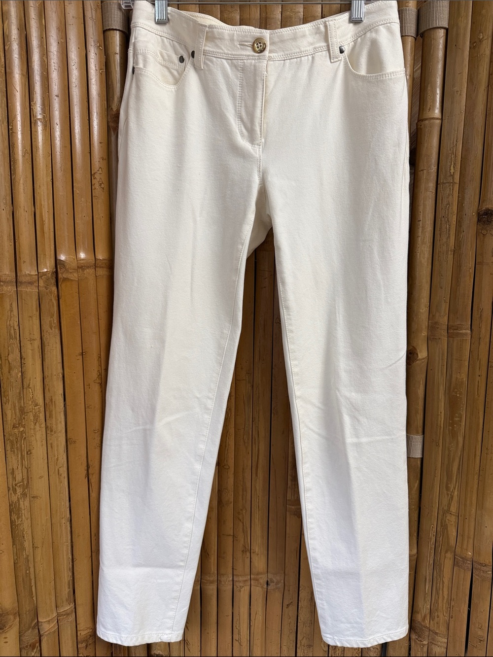 Chico's Off-White Straight-Leg Jeans 
Size 0/ US 4